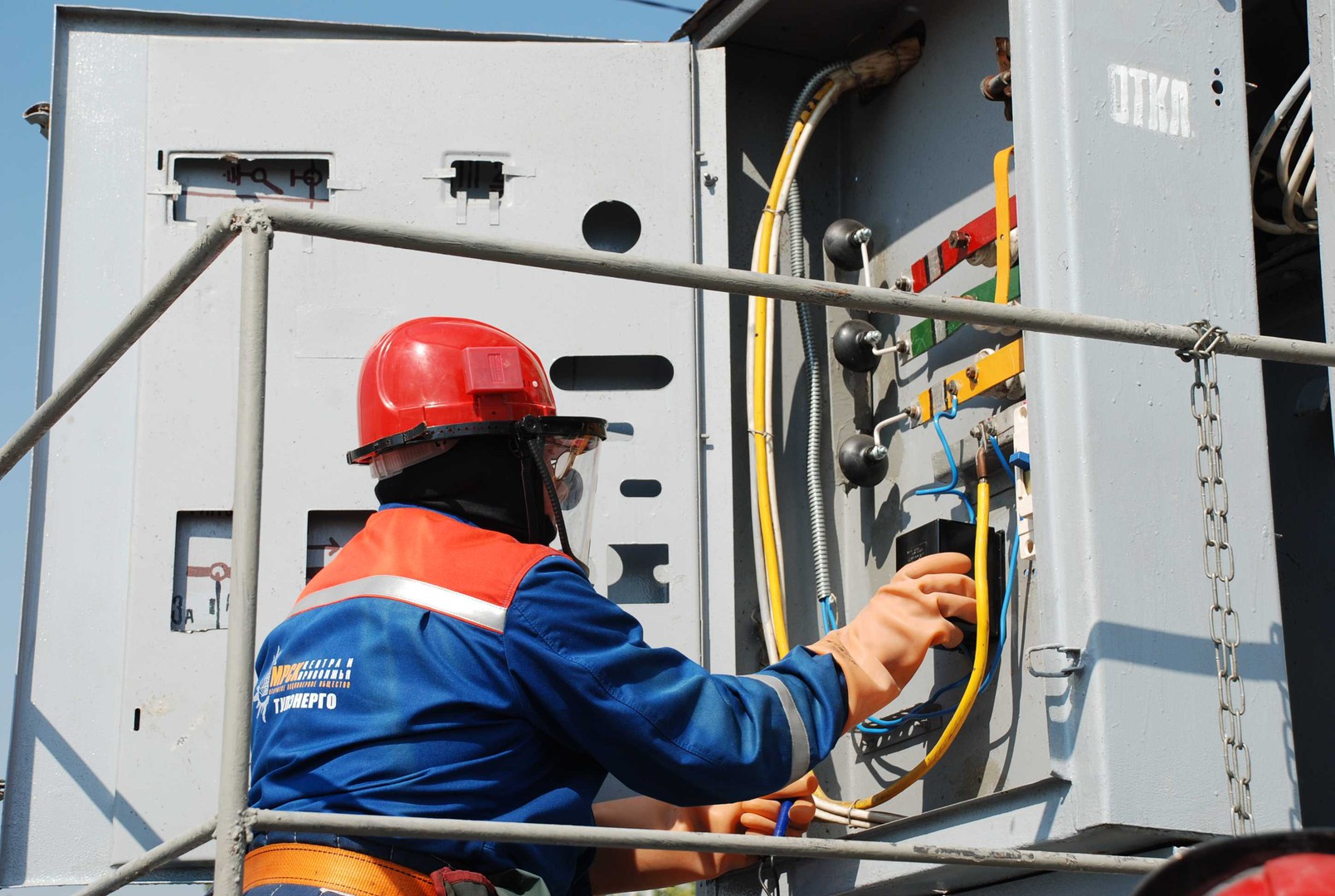 Электробезопасность: как защищается работник от влияния электричества